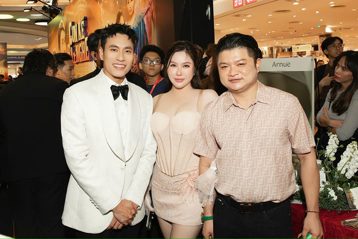 Hoa hậu Lê Thu Thảo rạng rỡ tại sự kiện ra mắt phim “Con kể ba nghe” Ảnh 5