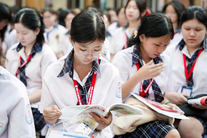 Thí sinh có thể xét học bổng sớm tại UEF bằng điểm học bạ 3 môn HK1 lớp 12 trước ngày 31/5