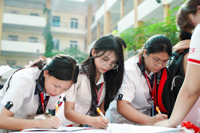 Từ 20 điểm học bạ 3 môn HK1 lớp 12, thí sinh xét học bổng sớm để tạo lợi thế