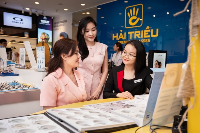 Khách hàng có “Quyền Được An Tâm” nhờ chính sách bảo hành tầm nhìn 6 tháng - duy nhất tại Kính Hải Triều