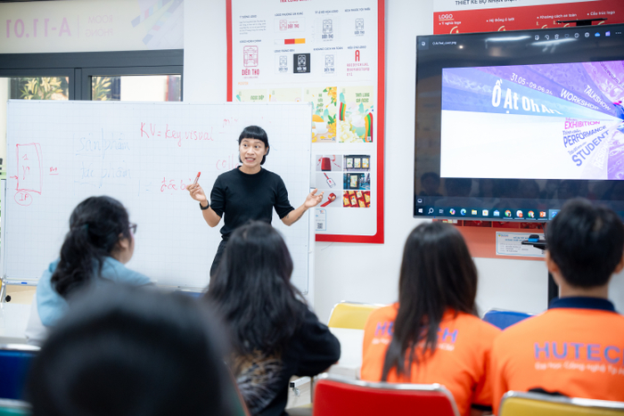 Các bạn khám phá lịch sử thiết kế đồ họa với sự hướng dẫn của Nghệ sĩ thực hành đa phương tiện Mzung Nguyễn