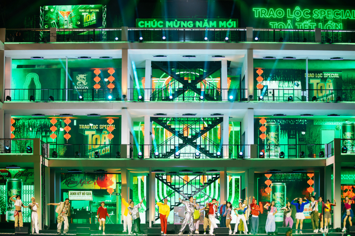 Không gian lễ hội được khuấy động bởi các bản nhạc remix bùng nổ do Bia Saigon Special dành tặng cho khán giả