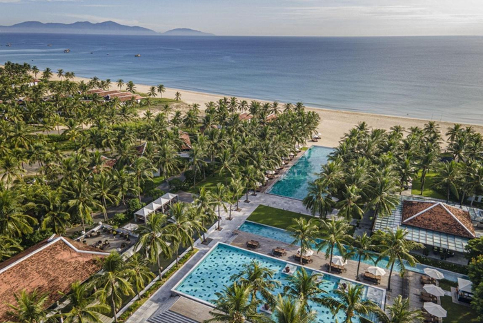 Four Seasons Resort The Nam Hai nhìn từ trên cao, nơi thiên nhiên và kiến trúc hòa quyện bên bờ biển Hội An.