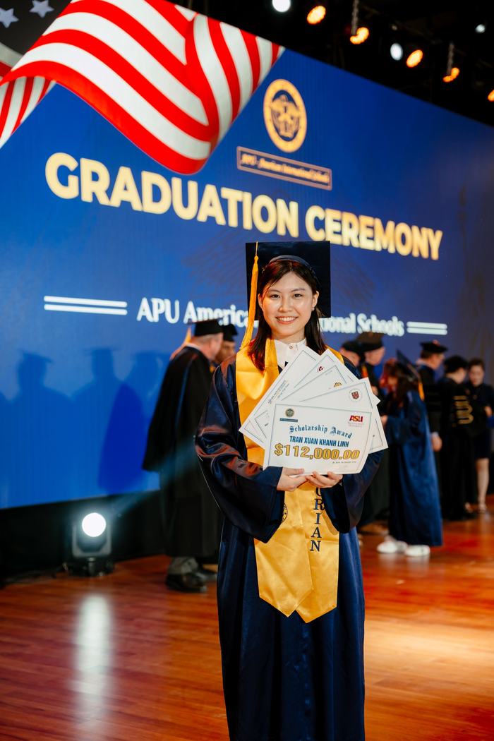 Bản sao của 1. Trần Xuân Khánh Linh - thủ khoa.jpg