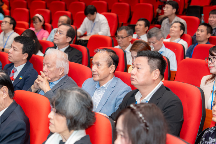 Diễn đàn có sự tham gia của nhiều chuyên gia, nhà khoa học, bác sĩ đầu ngành