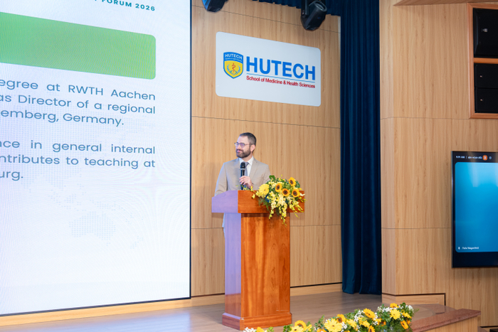 TS.BS. Jan Muenzer chia sẻ kinh nghiệm chăm sóc sức khỏe ban đầu tại Đức.