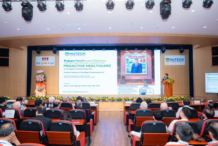 PGS.TS.BS.TTƯT. Nguyễn Thanh Hiệp chia sẻ về chăm sóc sức khỏe chủ động trong kỷ nguyên số.
