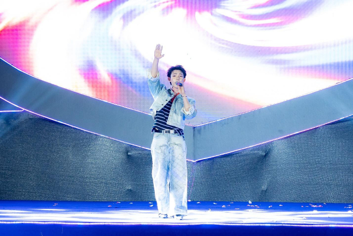 Những giai điệu trẻ trung của Erik khiến cả không gian như biến thành một concert thu nhỏ