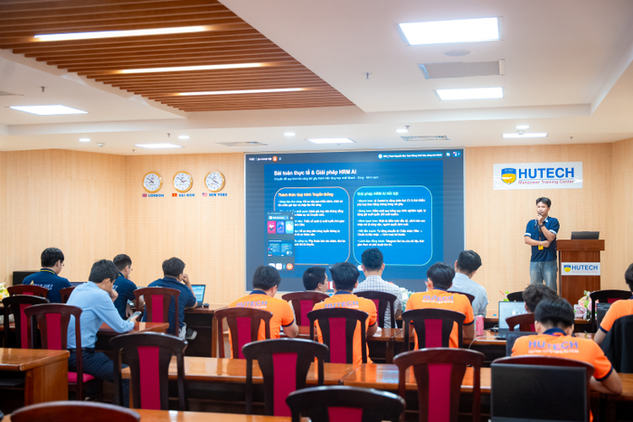 Bài toán doanh nghiệp đặt sinh viên trước yêu cầu kết hợp kỹ thuật với nhu cầu người dùng