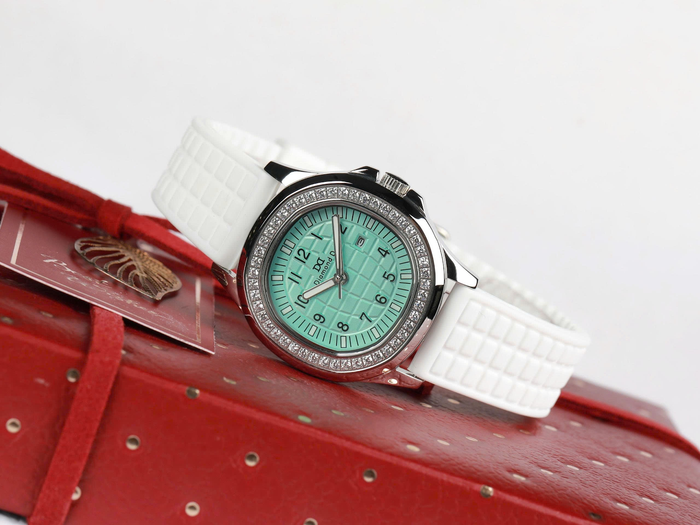 Đồng hồ Diamond D DM1012S-GR - Sắc xanh thanh lịch tôn lên nét ngọt ngào, rạng rỡ trong từng khoảnh khắc.&nbsp;
