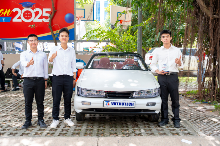 Từ trạm sạc đến lưới điện thông minh: Sinh viên HUTECH tiếp cận hạ tầng xe điện cùng chuyên gia Ảnh 5