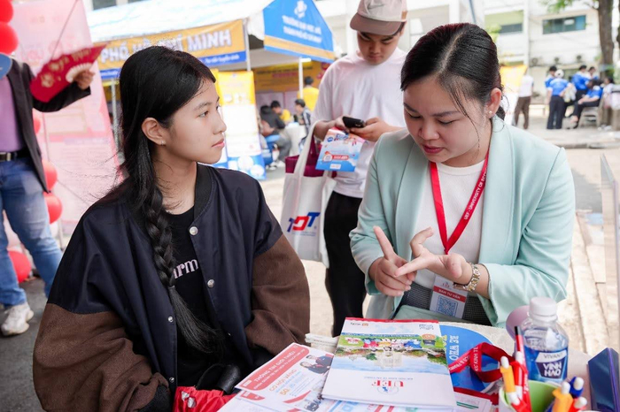 Chính sách xét học bổng sớm của UEF dành cho thí sinh biết nắm bắt cơ hội