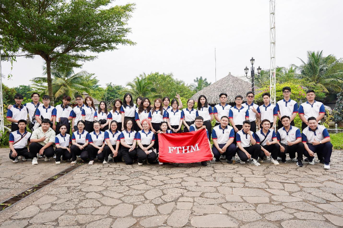 Nhóm ngành dịch vụ UEF được doanh nghiệp tài trợ học bổng 50% toàn khóa học