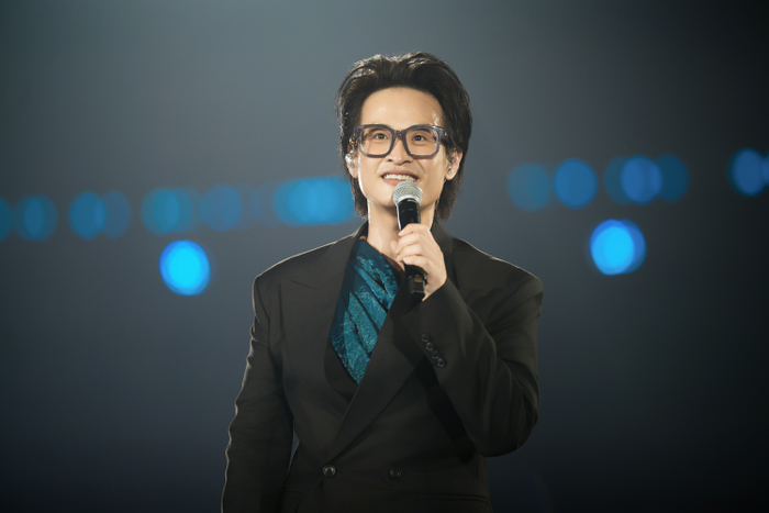 Hà Anh Tuấn là nghệ sĩ trình diễn cuối cùng, khép lại 4 giờ đồng hồ đầy cảm xúc của đêm nhạc Di Sản Tâm Thức.