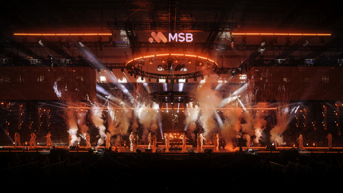 Sân khấu Di Sản Tâm Thức được thiết kế 360 độ vô cực, kết hợp hiệu ứng âm thanh, ánh sáng hàng đầu.