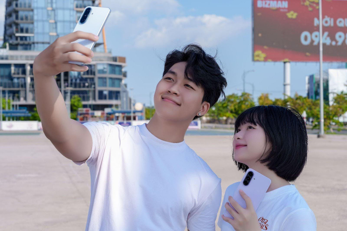 Thăng hạng phong cách như bước ra từ Fashion Week, Galaxy A57/A37 5G mách bạn bí quyết “lên đồ” chưa ai nói với bạn Ảnh 1