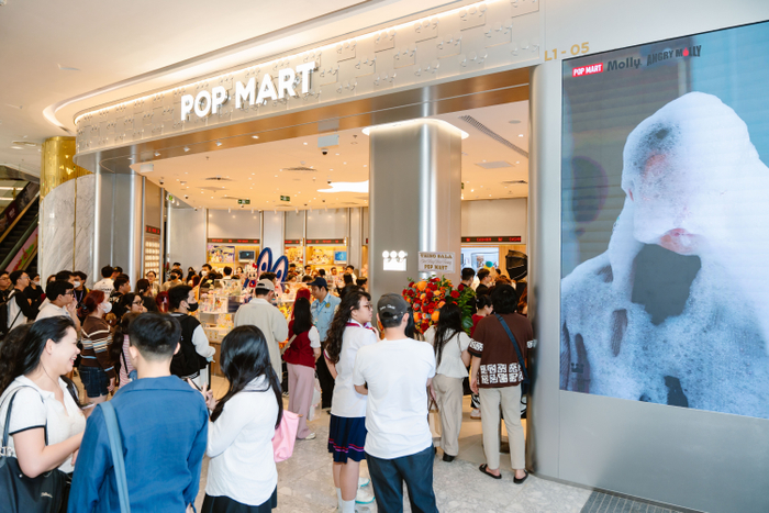 Không khí náo nhiệt tại cửa hàng POP MART Thiso Mall Sala