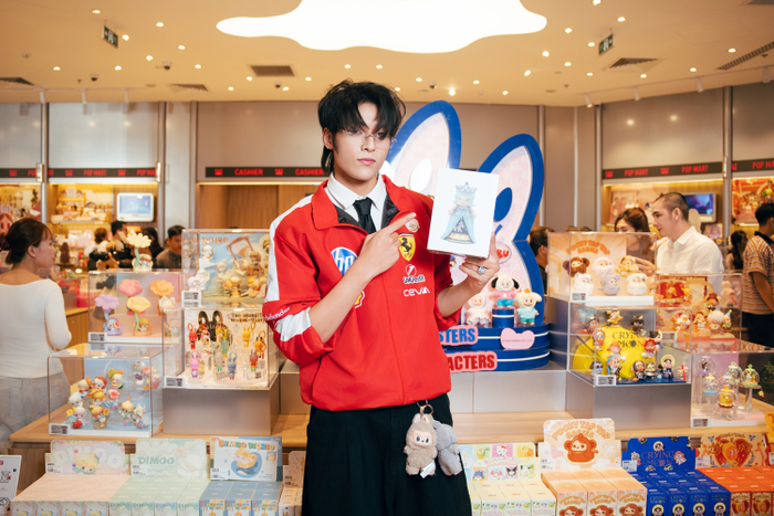 Diễn viên Vĩnh Đam ghé thăm cửa hàng POPMART tại Thiso Mall Sala