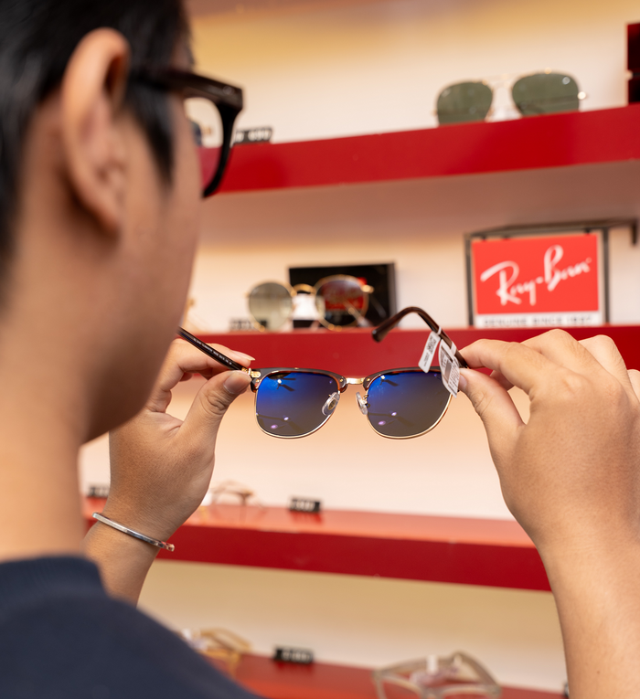 Tại Kính Hải Triều, Clubmaster thường là lựa chọn của những người làm việc trong môi trường công sở