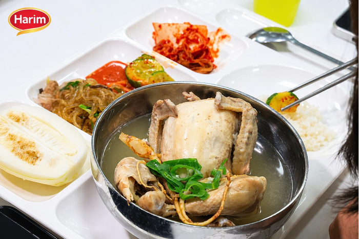 Samgyetang (gà hầm sâm) được nhiều công nhân quan tâm và đón nhận tại sự kiện