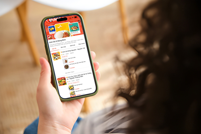 Chỉ cần mở ShopeeFood lên, cả thế giới ẩm thực và ưu đãi hấp dẫn đã nằm gọn trong tầm tay bạn.