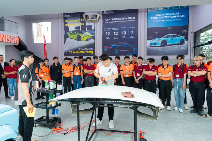 Các bạn tham quan thực tế tại doanh nghiệp ngay từ năm nhất