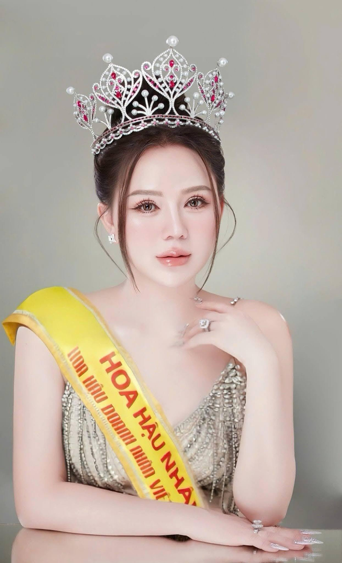 Dù thành công trong kinh doanh và được biết đến rộng rãi qua danh hiệu hoa hậu, song tâm hồn hướng thiện mới là thứ định vị giá trị của cô trong lòng công chúng trong nhiều năm qua