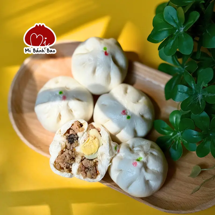 Bánh bao tươi tại Mi Bánh Bao được làm thủ công giúp giữ trọn độ tươi mới khi đến tay khách hàng.