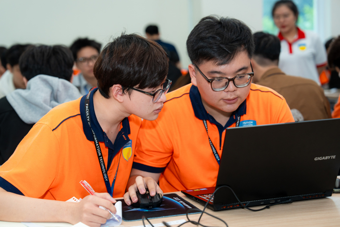 Học phí ổn định, học bổng rộng mở giúp thí sinh an tâm chọn Công nghệ thông tin HUTECH