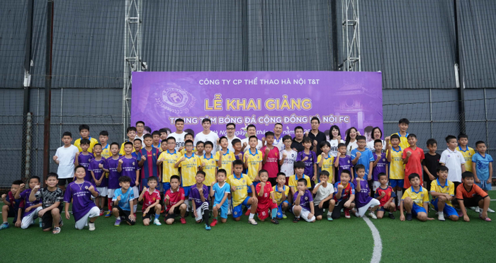 CLB Hà Nội tổ chức lễ khai giảng Trung tâm Bóng đá Cộng đồng Hà Nội FC vào chiều 9.7