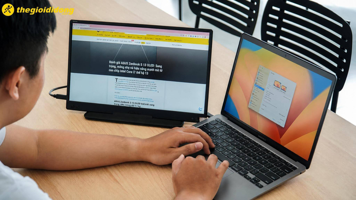 Không gian hiển thị rộng hơn giúp người dùng laptop xử lý nhiều nội dung song song dễ theo dõi hơn.