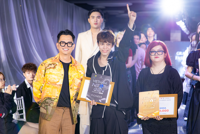 Bạn Trần Anh Khoa ghi dấu ấn với “À ơi”, đồng thời nhận vé đen Pioneer Platinum đến Vietnam NextGen Fashion Era2