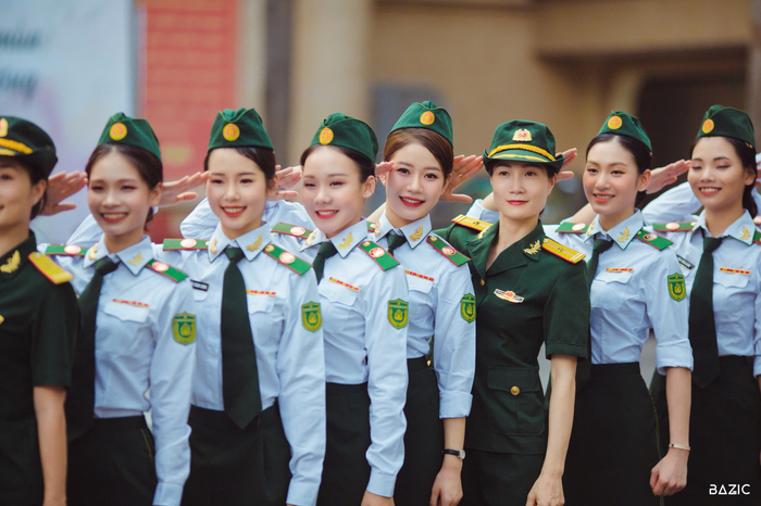 Nữ diễn viên trẻ Đinh Thị Ngọc Huyền tự hào khi được cống hiến trong màu áo Nhà hát kịch nói Quân đội