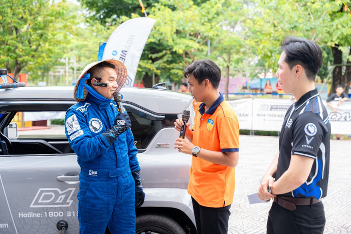 Các bạn được xem và trải nghiệm màn trình diễn drift mãn nhãn của Drifter Lê Hoàng - CEO VinFast D1 Đồng Văn Cống