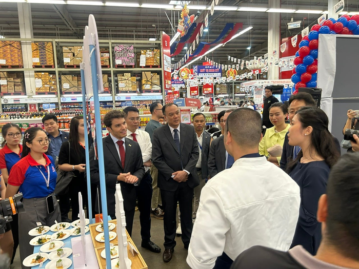 Tôm hùm Mỹ “Hút Khách” tại MM Mega Market Thăng Long nhờ biến tấu theo phong vị Việt Ảnh 1