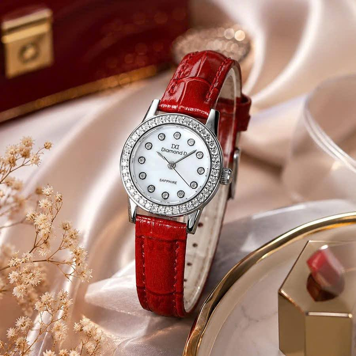 Diamond D - Vẻ đẹp thanh lịch với điểm nhấn đá đầy cuốn hút.