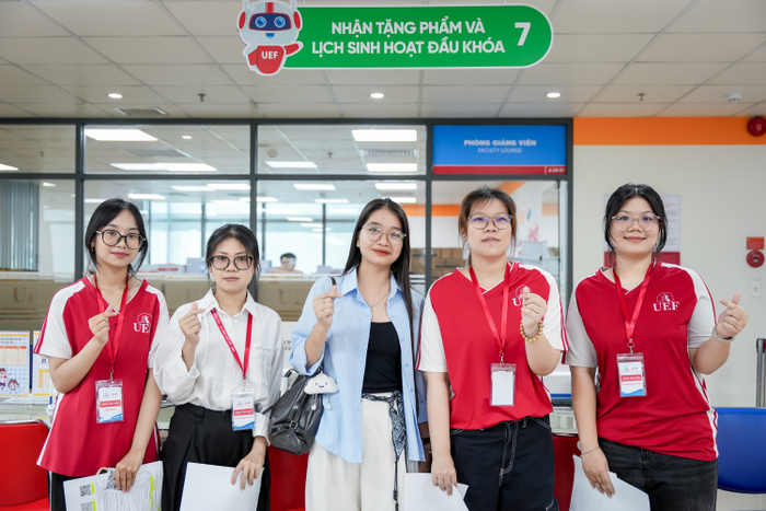 Không khí nhập học sôi nổi tại trường đại học song ngữ - quốc tế Ảnh 4