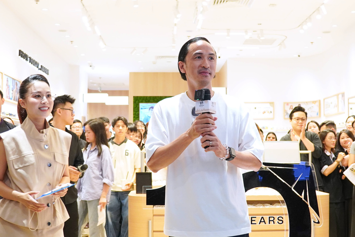 Ông Louis Nguyễn, CEO Công ty TNHH Thời Trang và Mỹ Phẩm Âu Châu phát biểu khai mạc tại sự kiện