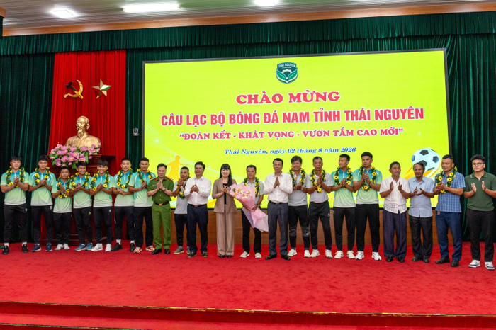 Thái Nguyên FC chính thức ra mắt, bóng đá xứ chè có cả đội nam và nữ thi đấu chuyên nghiệp.
