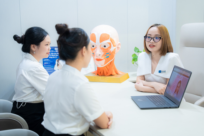 Sinh viên được đào tạo nghiệp vụ tại hệ thống Thẩm mỹ viện Ngọc Dung