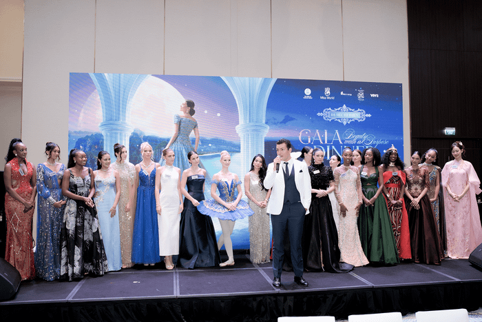 Hoa hậu đại diện các quốc gia trên sân khấu đêm Gala Dinner