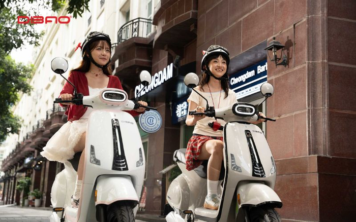 Dibao Vibe có yên xe dài, sàn để chân rộng rỗi giúp người dùng có tư thế ngồi lái thoải mái