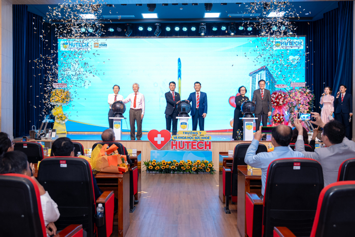 Lễ Khai khóa chính thức mở đầu năm học 2026 của Trường Y và Khoa học Sức khỏe HUTECH