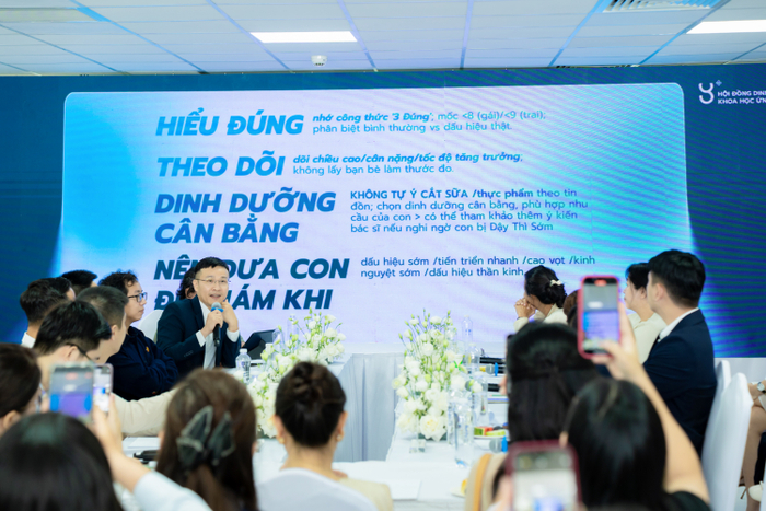 Hội thảo chuyên đề 'Hiểu đúng về dậy thì sớm dưới góc nhìn khoa học đa chiều' đem lại nhiều thông tin giá trị cho cha mẹ.