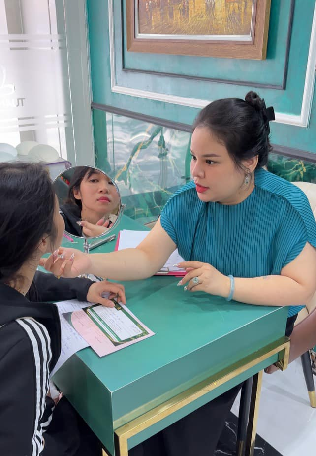 Bà Nguyễn Ngọc Vương Linh cho biết doanh nghiệp định hướng tiếp tục chuyên sâu về thẩm mỹ mũi, đồng thời tăng cường các hoạt động tương tác và tư vấn trực tuyến.