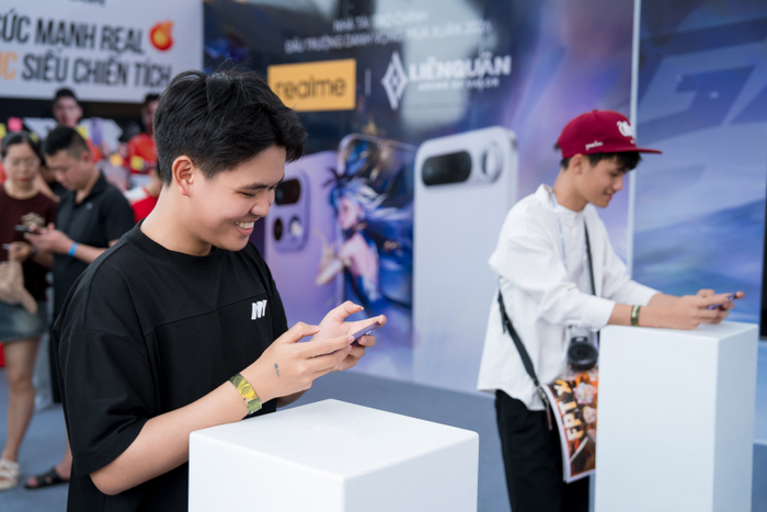 realme hứa hẹn sẽ mang đến chuỗi hoạt động hấp dẫn nhằm kết nối giải đấu, tuyển thủ và cộng đồng người hâm mộ tại Đấu Trường Danh Vọng Mùa Đông 2026.