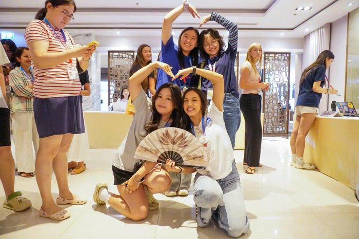 Biểu tượng chim công trong hệ nhận diện của FabulousMe Ảnh 4