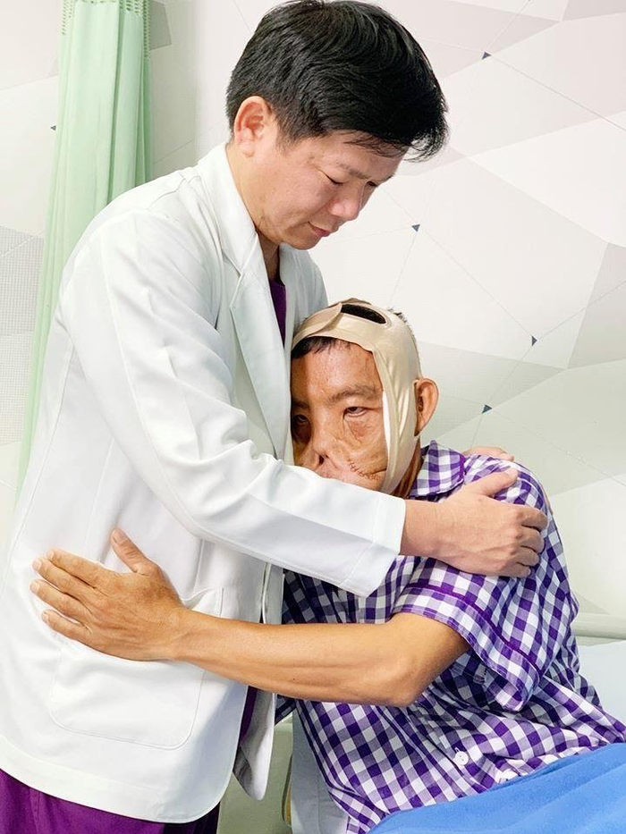 Quá trình điều trị cho anh Mến không hề dễ dàng nhưng bác sĩ Tú Dung và anh Mến đều chắc chắn sẽ nỗ lực đến cùng