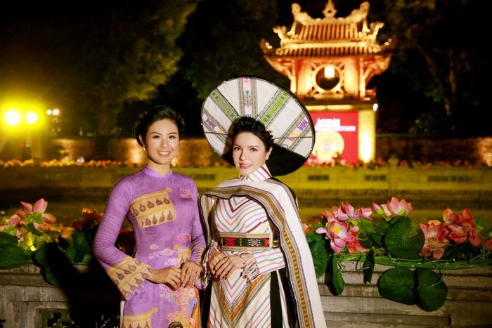 Á hậu Nga Queen tỏa sáng trong vai trò vedette giới thiệu Áo dài – Di sản văn hóa Việt Nam’ Ảnh 4