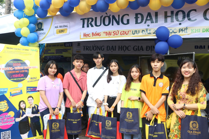 Thí sinh đăng ký xét duyệt học bổng “Đại sứ GDU” trực tiếp tại Ngày hội Tư vấn tuyển sinh và Hướng nghiệp